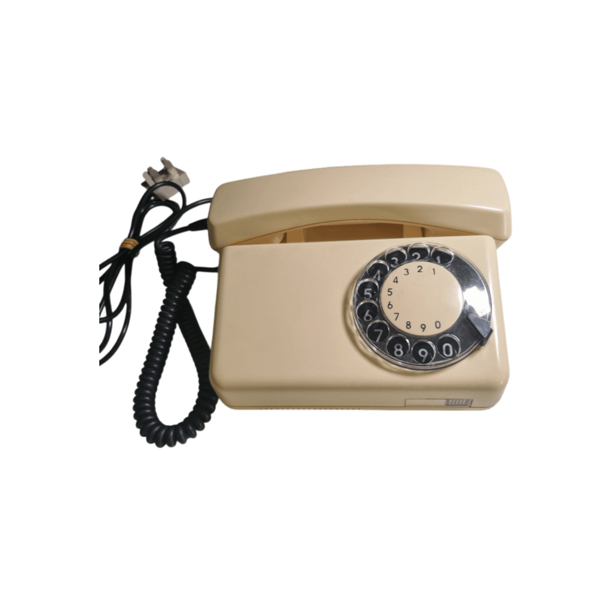 Telefon stacjonarny z obrotową tarczą.