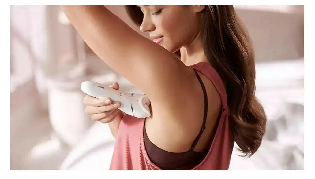 Depilator Philips Seria 8000 BRE700/00.